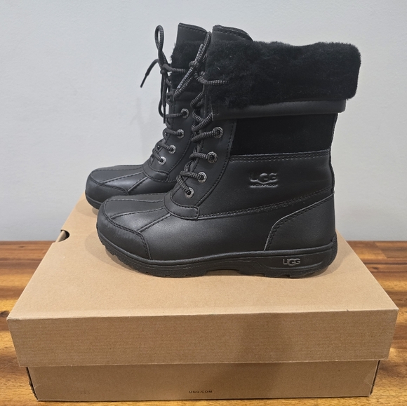 UGG BUTTE II CWR Boot Size 5 (Big Kid) - Picture 2 of 9